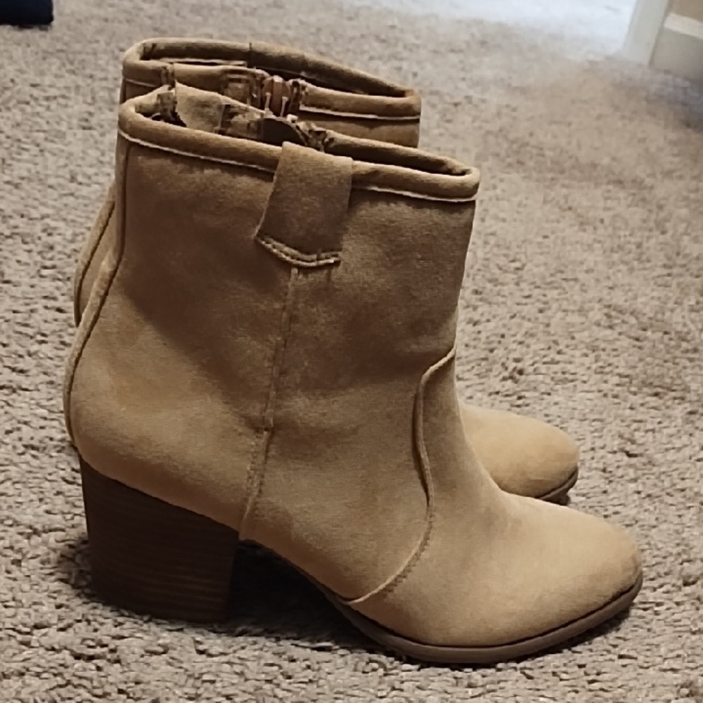 Carlos by Carlos Santana Tan Ankle Boots with Stacked Heel